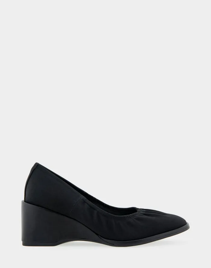 Aerosoles Comfortable Women039s Wedge Pump In Black Gabardine Fabric Black Gabardine Fabric Women Pumps