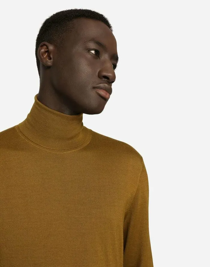Dolce and Gabbana Sweaters And Cardigans Men Cashmere And Silk Turtleneck Sweater Beige Dolce and Gabbana Sweaters And Cardigans Men Cashmere And Silk Turtleneck Sweater Beige