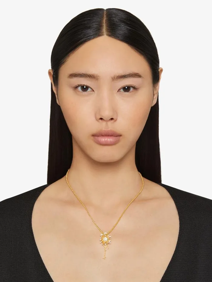 Givenchy Daisy Necklace In Metal And Enamel With Crystal Goldenwhite Women Jewelry Givenchy Daisy Necklace In Metal And Enamel With Crystal Goldenwhite Women Jewelry