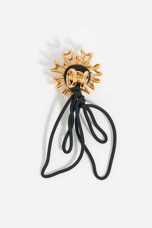Gold Chrysanthemum Ring With Black Leaves Black Women Bimba Y Lola Jewelry Gold Chrysanthemum Ring With Black Leaves Black Women Bimba Y Lola Jewelry