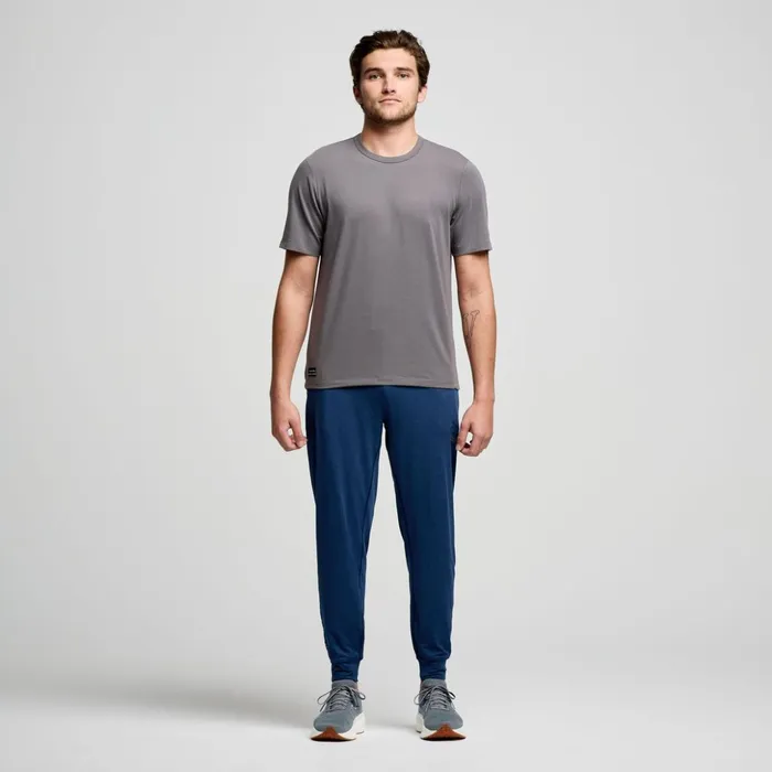 Men Triumph Short Sleeve Carbon Saucony Tops