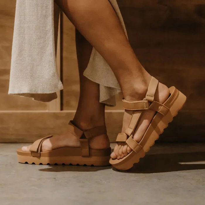 Reef Sandals Cushion Rem Hi Cognac 8211 Women Reef Sandals Cushion Rem Hi Cognac 8211 Women