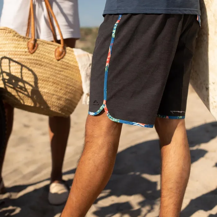 Reef Shorts Boardshorts and Pants Mullen FW Wvn Short Caviar 8211 Men Reef Shorts Boardshorts and Pants Mullen FW Wvn Short Caviar 8211 Men