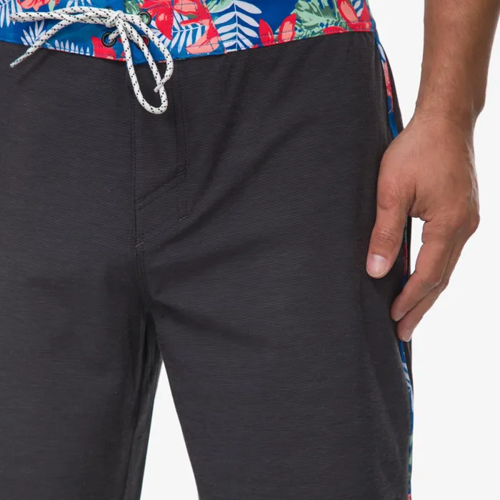 Reef Shorts Boardshorts and Pants Mullen FW Wvn Short Caviar 8211 Men Reef Shorts Boardshorts and Pants Mullen FW Wvn Short Caviar 8211 Men
