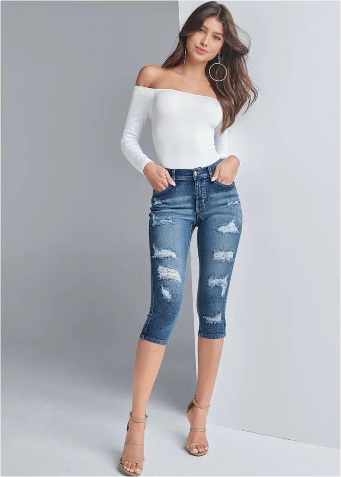 RIPPED CAPRI JEANS Medium Wash Women VENUS Capris