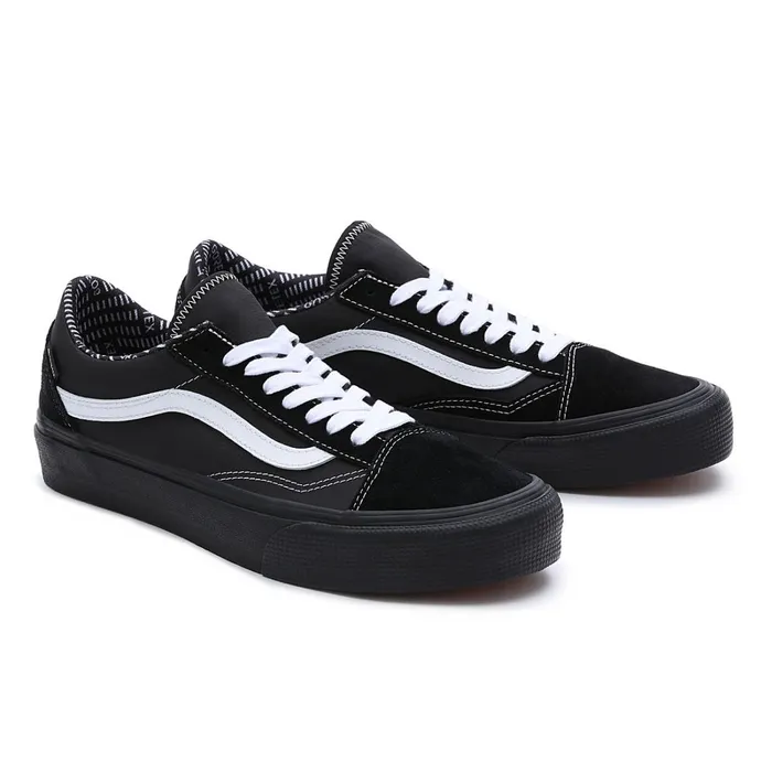 Vans Classics Women GoreTex Old Skool Shoes Black