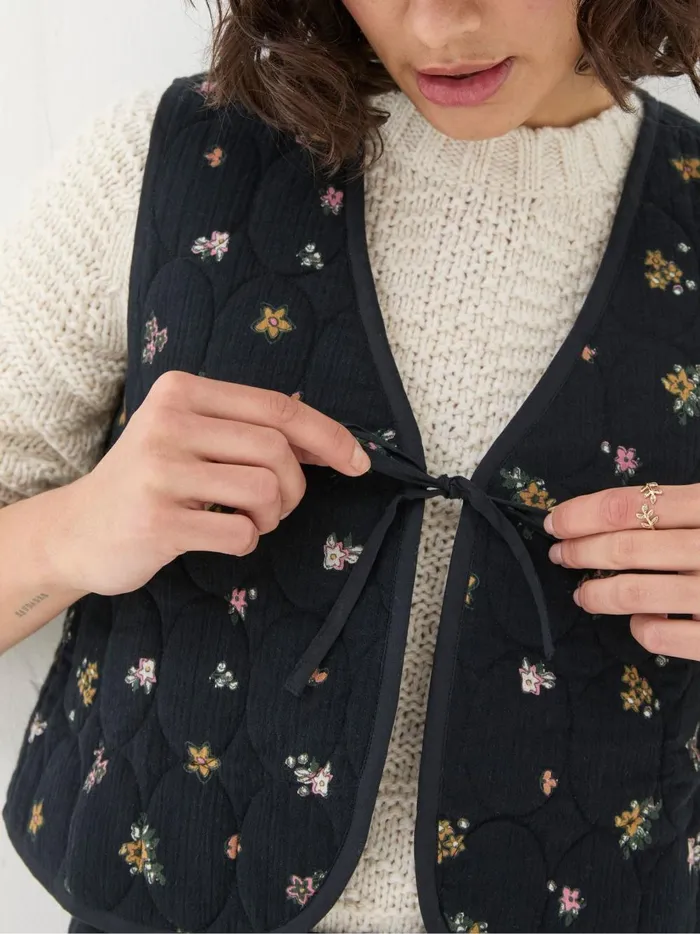Women Coats and Jackets Fat Face Quinn Black Ditsy Paisley Quilted Waistcoat